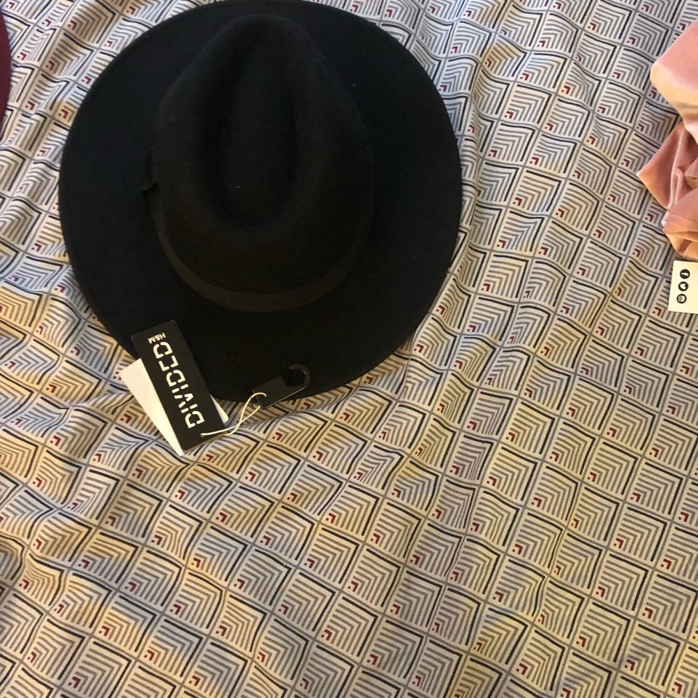 H&M hat new with tags